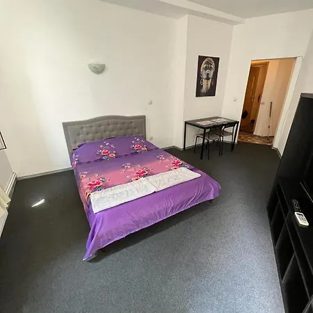 Economic Low Buget Downtown Studio Tiny On Street Piata Amzei Appartamento Bucarest