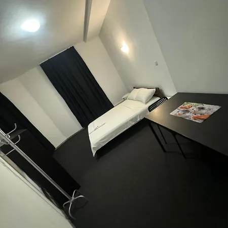 Economic Low Buget Downtown Studio Tiny On Street Piata Amzei Апартаменты Бухарест