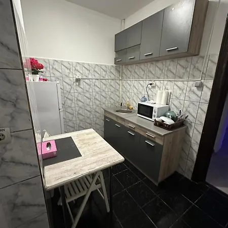Economic Low Buget Downtown Studio Tiny On Street Piata Amzei Апартаменты